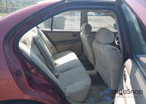 2001 Nissan Altima Gxe z USA, uszkodzony, nr VIN 1N4DL01A21C124146